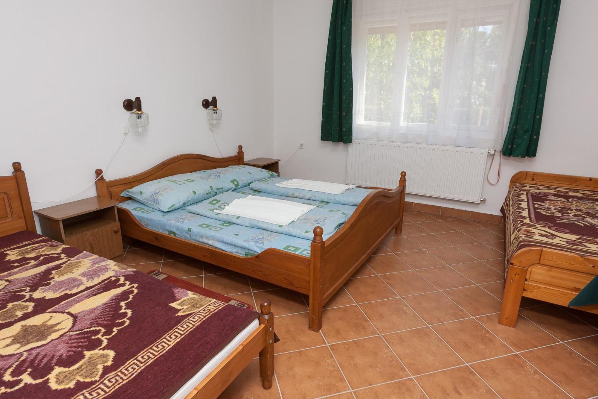 Paratlan Apartmanhaz Szilvásvárad Buitenkant foto