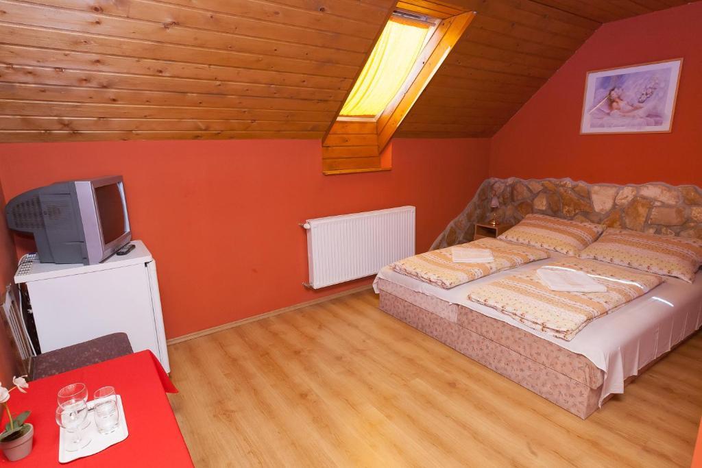 Paratlan Apartmanhaz Szilvásvárad Buitenkant foto